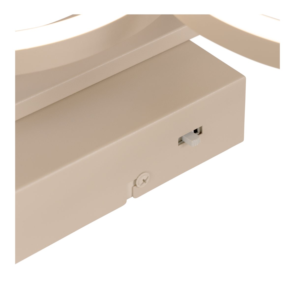 Nicola 132cm Beige plafond Fra Lucide - Lampen har integrert LED, hvis fargetemperatur enkelt kan justeres mellom varmt hvitt og kj&oslash;lig hvitt lys under installasjon, noe som gj&oslash;r den tilpasningsdyktig til ulike milj&oslash;er og behov.