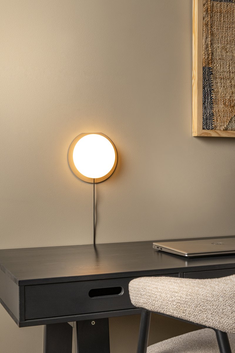 Alinda 20cm Beige bordlampe Fra Lucide - Alinda er en smart og stilig bordlampe laget av tre med en elegant glassskjerm og integrert LED.