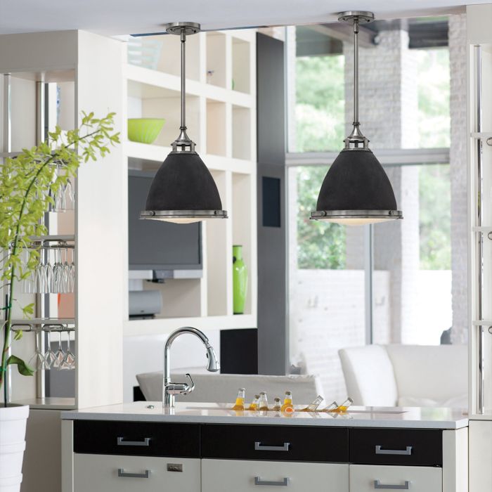 Amelia Ø32 Antikk sink Taklampe Fra Elstead Lighting - Kupolen har en etsad prismatisk bottenlins, och denna helmetalliska versionen i antik-zink har en autentisk vintagelook.