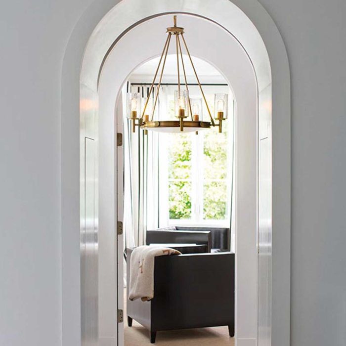 Collier Ø68 Antikk messing Taklampe Fra Elstead Lighting - Gjutna knappar, g&aring;ngj&auml;rn och st&auml;nger i en antikm&auml;ssing-finish ger en sofistikerad och tidl&ouml;s look.