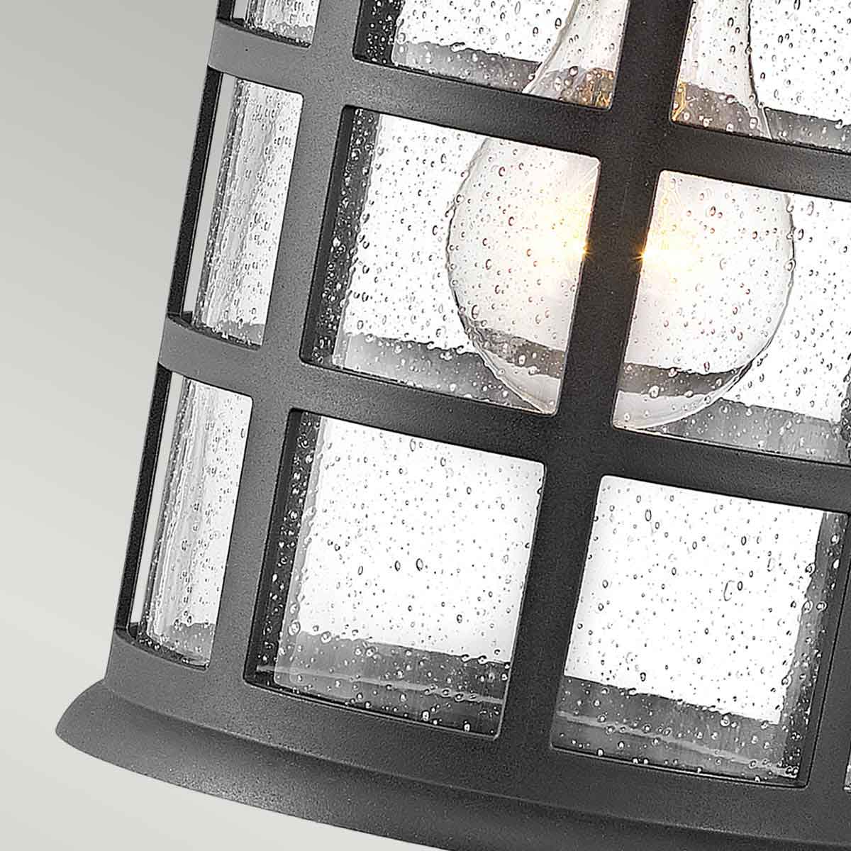 Freeport 30cm Svart utendørslampe Fra Elstead Lighting - Med en IP44-klassifisering er Freeport beskyttet mot regn og fuktighet, noe som gjør den ideell for innganger, fasader og uteplasser.