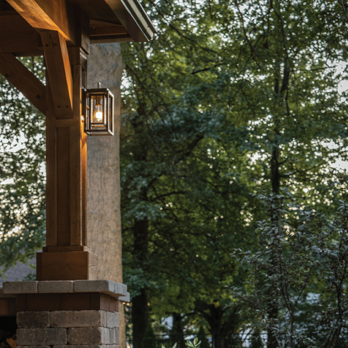 Republic 30cm Svart utendørslampe Fra Elstead Lighting - Republic er IP44-klassifisert for utend&oslash;rs bruk og er egnet for for eksempel inngangspartier, terrasser eller langs fasaden.