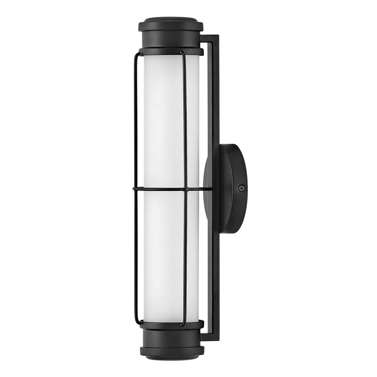 Saylor 43cm Svart baderomslampe Fra Elstead Lighting - Armaturen er laget av metall med en matt sort finish og har et avlangt opalglass som sprer et jevnt og fint lys.