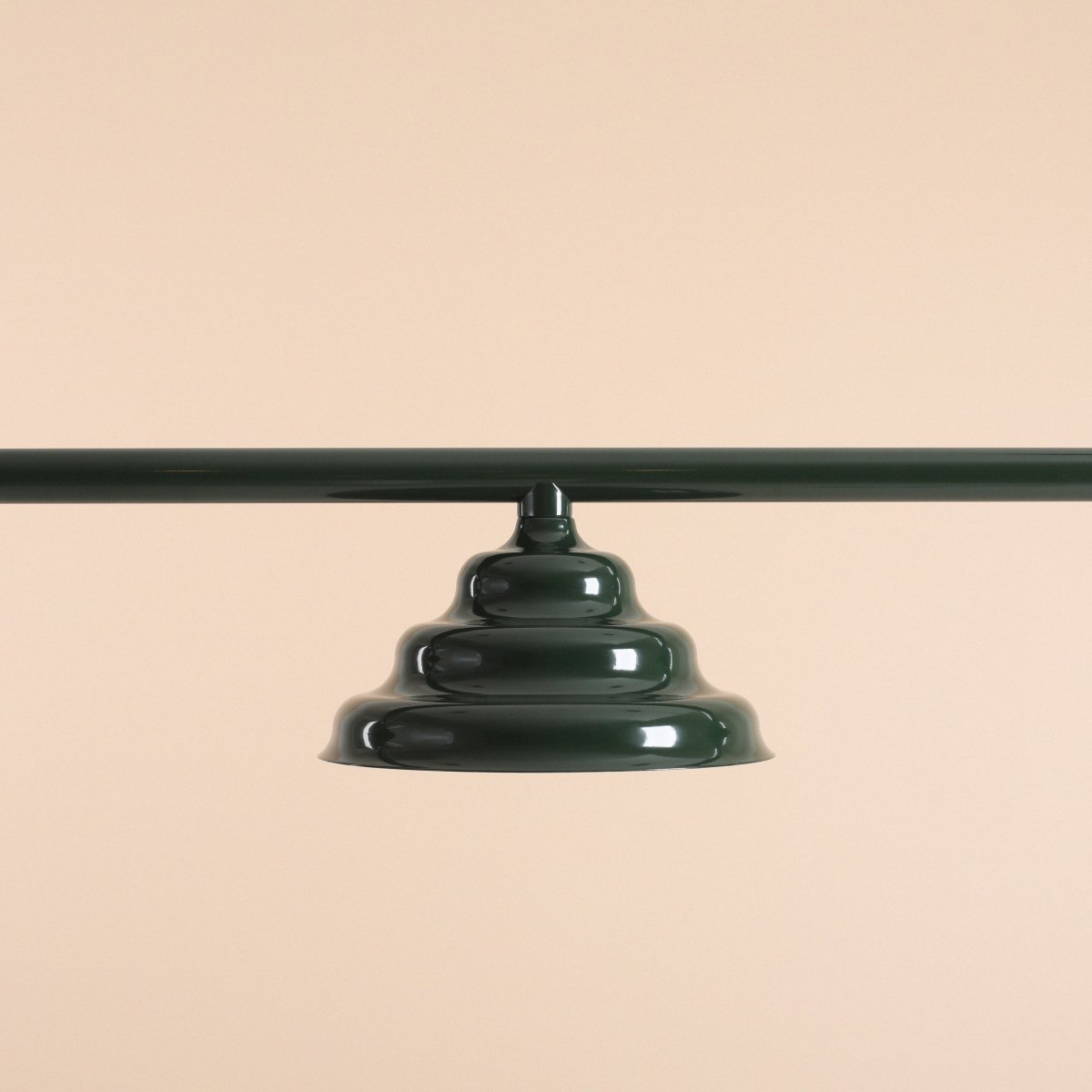 Wave 106cm Mørk grønn Taklampe Fra Artera - Wave er en moderne pendel med retrodesign, som gjør den allsidig belysning og passer inn i ethvert hjem.