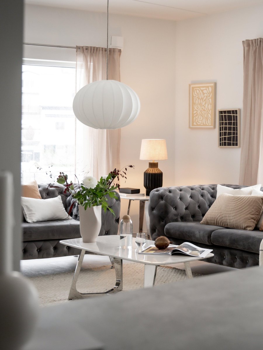Hilma Skjerm Ø40 Ekskl. Oppheng Off-white Taklampe Fra PR Home - Bruk heller en opal lyskilde som f&aring;r lyset til &aring; flyte fint gjennom hele skjermen.