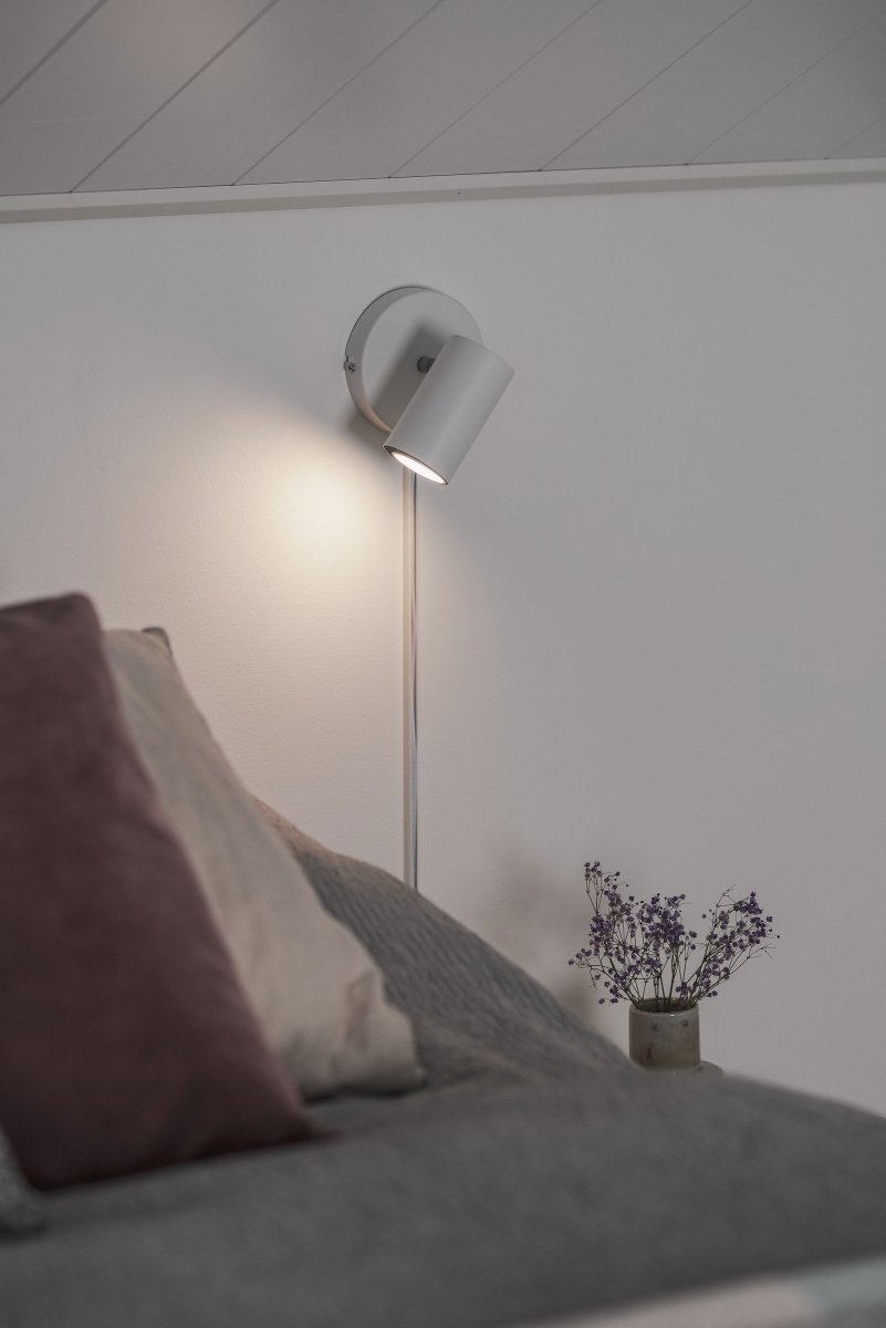 Marlina Hvit leselampe Fra Trio Lighting - Den moderne veggspotten MARLEY tilbyr skreddersydd belysning for stuen eller gangen med sin rene design.