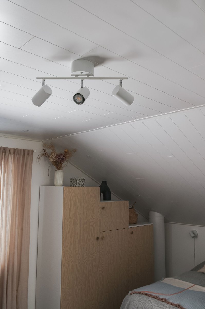 Marlina 3 Hvit spotlight Fra Trio Lighting - Den moderne taklampen MARLEY med 3 lys tilbyr tilpasset belysning i stuen eller gangen.