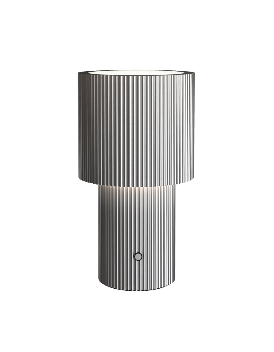 Iluma 22cm Sølv bærbar Fra Herstal - Iluma har integrert LED med et varmt hvitt lys på 2700K og en lysstrøm på 60 lumen.