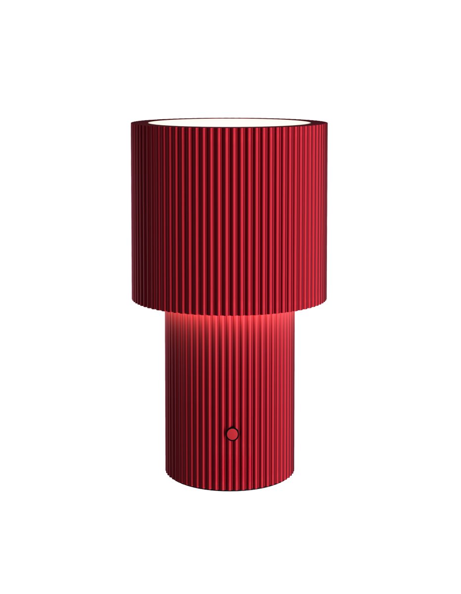 Iluma 22cm RØD bærbar Fra Herstal - Iluma har integrert LED med et varmt hvitt lys p&aring; 2700K og en lysstr&oslash;m p&aring; 60 lumen.