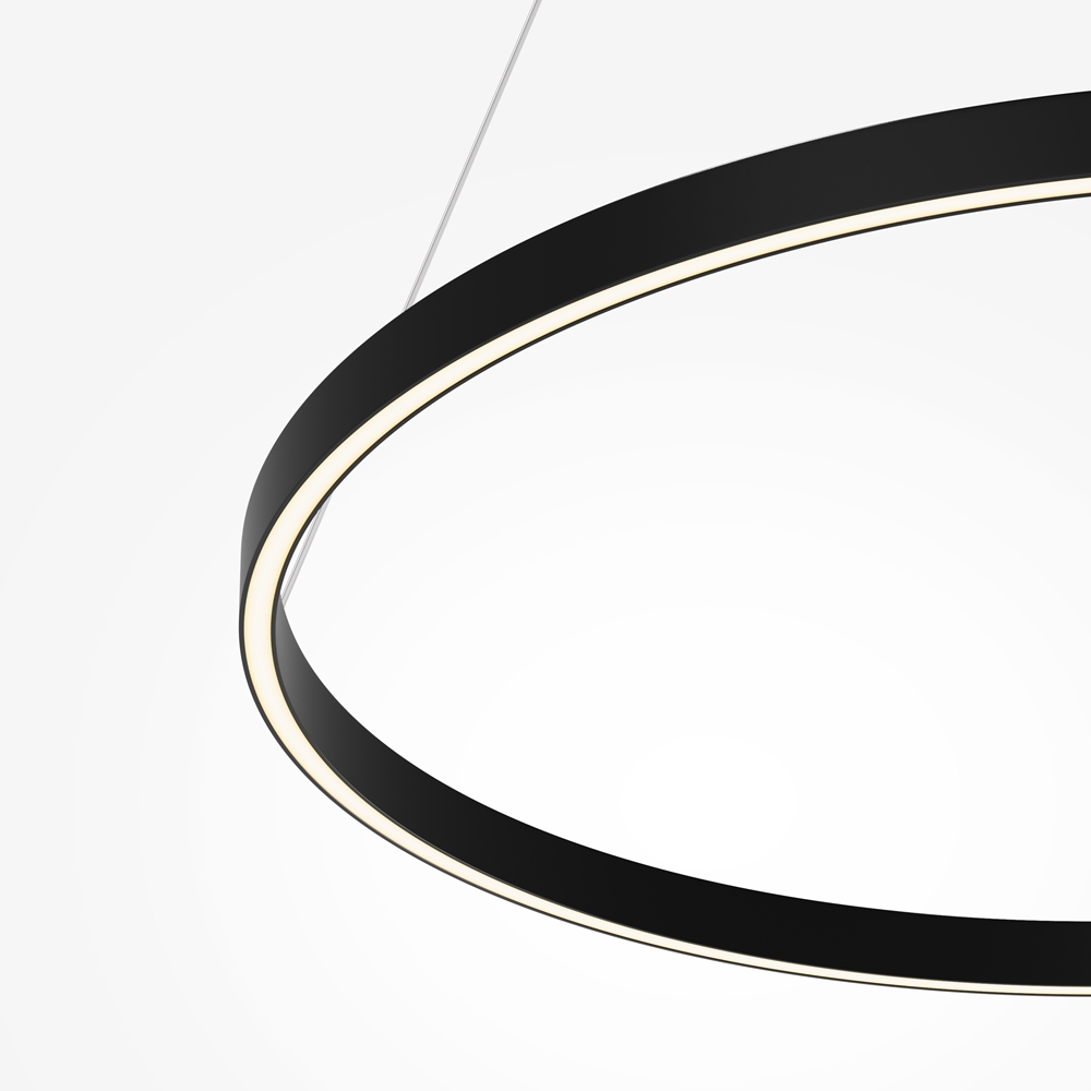 Rim Ø80 Svart Taklampe Fra Maytoni - Den integrerte LED-stripen sprer lyset b&aring;de nedover og rundt, noe som gj&oslash;r den perfekt for plassering over spisebordet eller som et elegant lyspunkt i stuen.