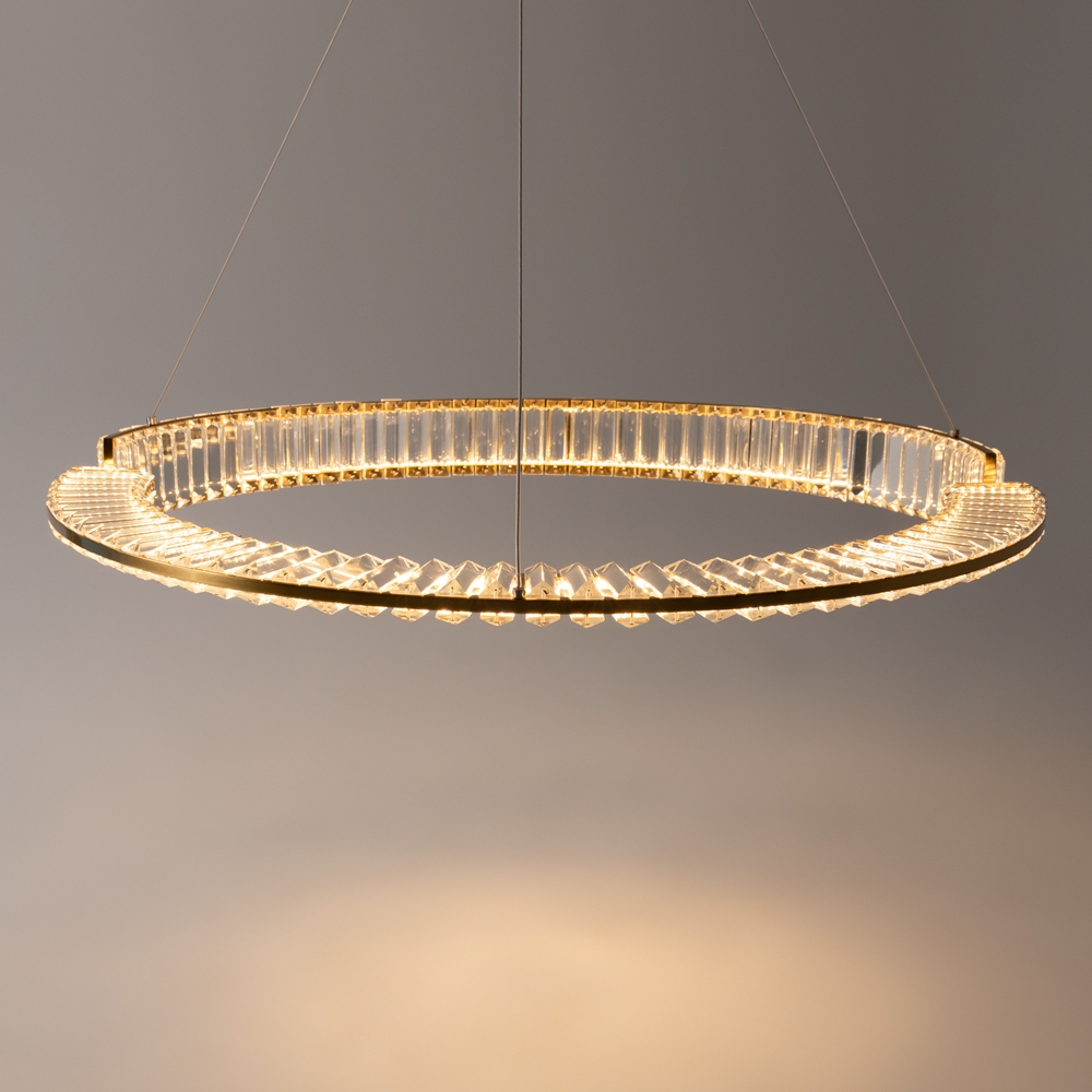 Krone Ø80 Messing Taklampe Fra Maytoni - Med sin sjener&oslash;se diameter p&aring; 80 cm blir den et luksuri&oslash;st blikkfang i hjemmet og sprer et varmt og stemningsfullt lys.