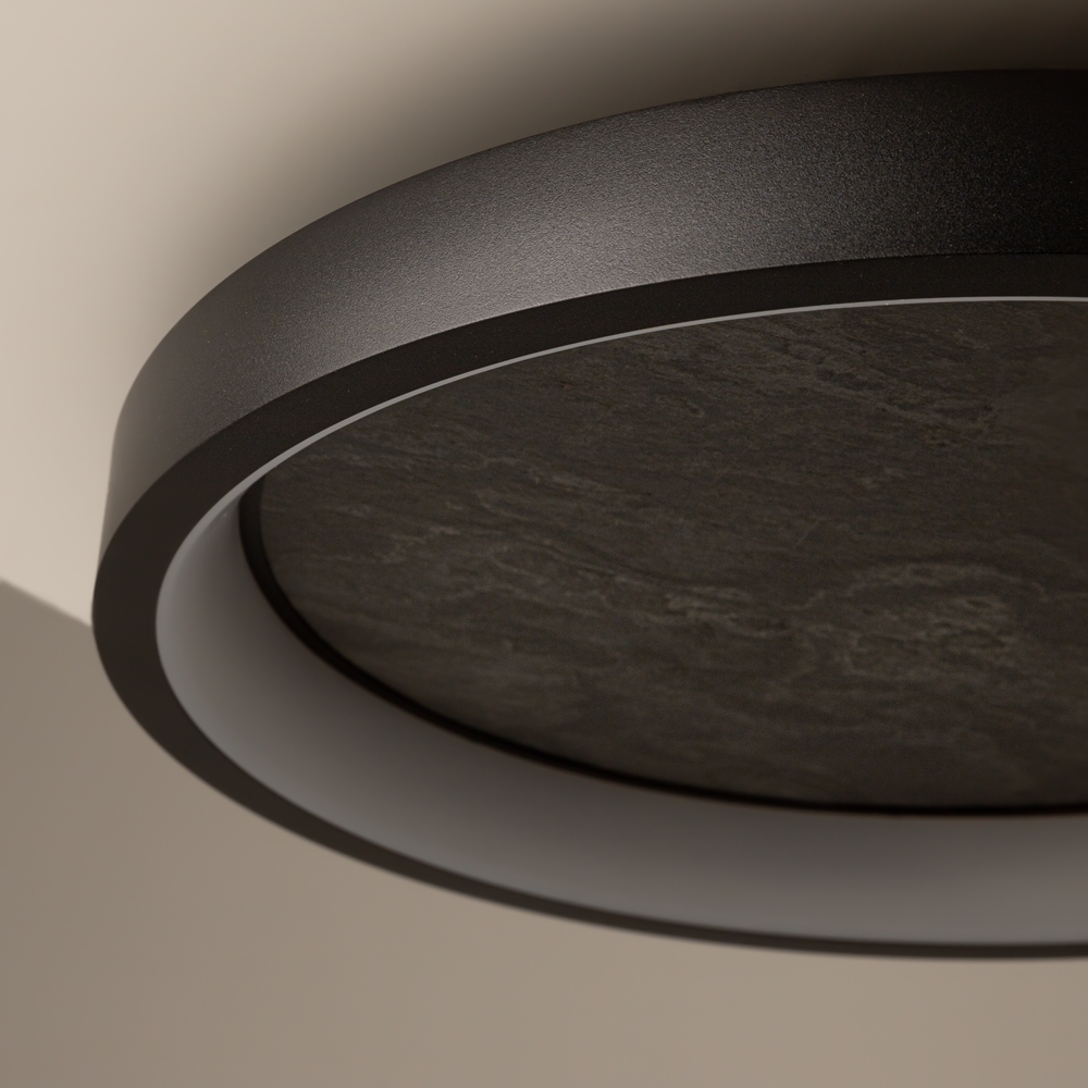Orign Ø60 Svart plafond Fra Maytoni - Orign er en taklampe i metall med en elegant steinimitasjon i midten som gir et naturlig og eksklusivt inntrykk.