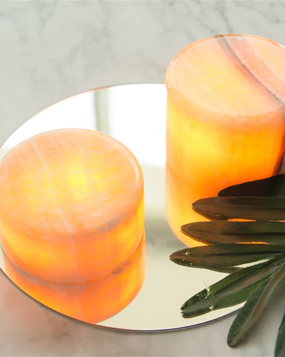Marble 4cm Beige Fra Unison - Marmor blir en vakker interi&oslash;rdetalj p&aring; bordet, i vinduet eller p&aring; hyllen og sprer et behagelig lys i rommet.