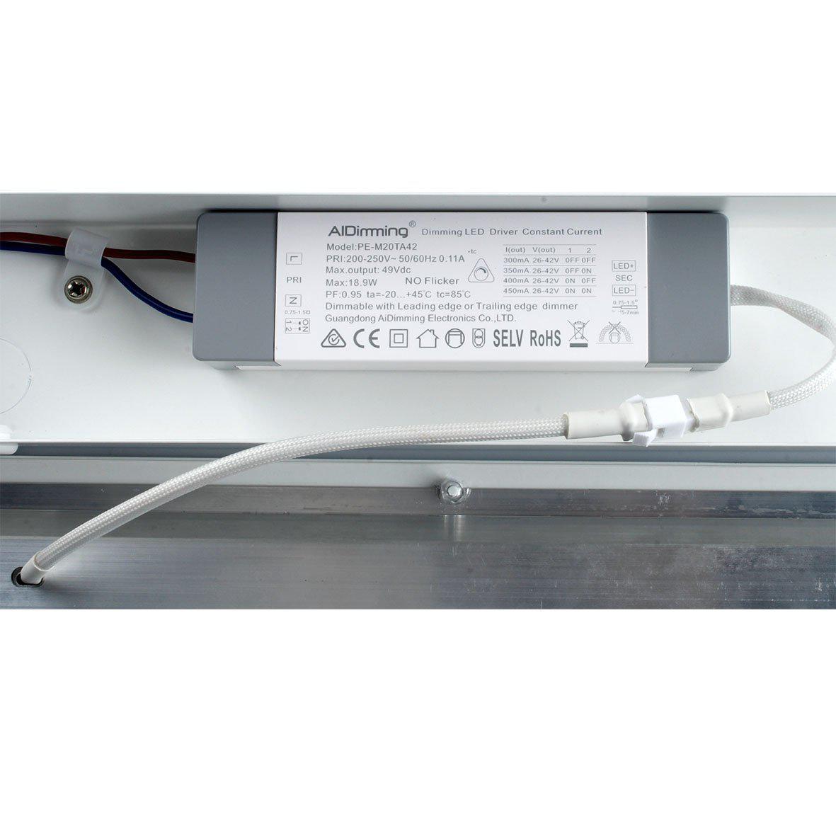Bänky m/ uttak 58cm Hvit Fra Designlight - Denne modellen er 580 mm lang og gir et kraftig, jevnt lys med en effekt p&aring; 10 W og en lysstr&oslash;m p&aring; 1000 lumen, ideell for &aring; lyse opp hele benkflaten.