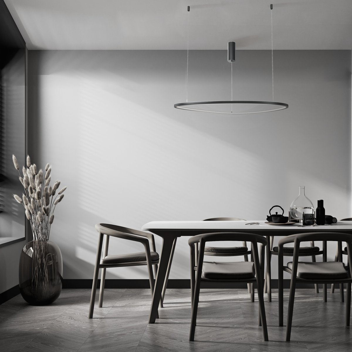 Glint Ø80 Svart Taklampe Fra Maytoni - Den slanke, sirkul&aelig;re rammen i sort aluminium henger elegant fra tynne ledninger og gir et svevende inntrykk og skaper en f&oslash;lelse av letthet og rom i hjemmet ditt.