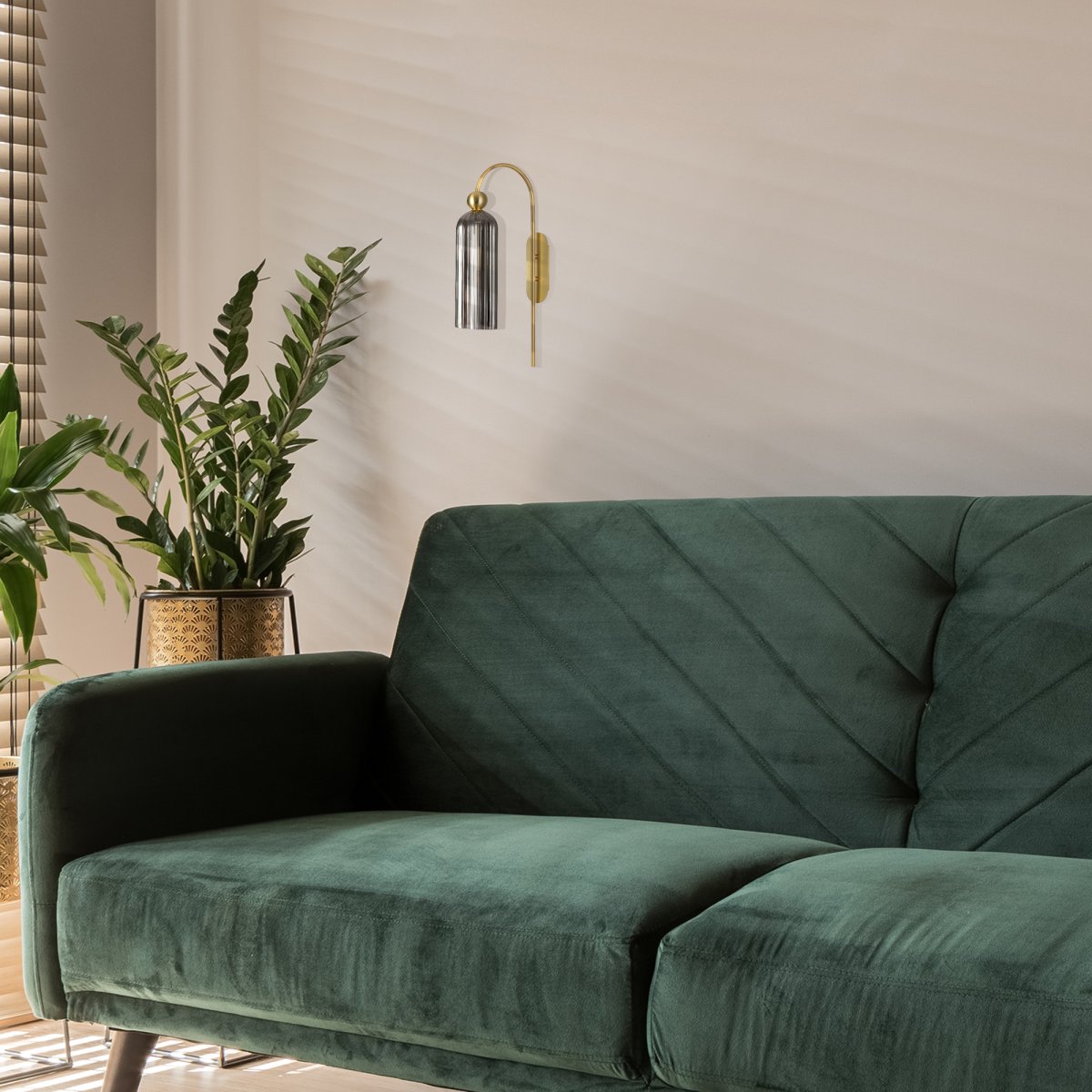 Antic 54cm Røyk vegglampe Fra Maytoni - Den riflede glasskoppen sprer en varm og behagelig glød, som skaper en innbydende atmosfære i alle rom.