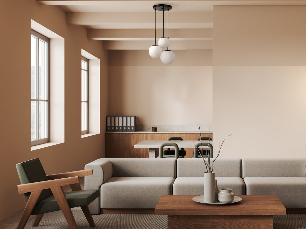 Basic form Ø40 Svart Taklampe Fra Maytoni - Denne moderne taklampen med sine tre sfæriske globuser av opalglass og sorte detaljer skaper et stilig og elegant inntrykk i ethvert rom.