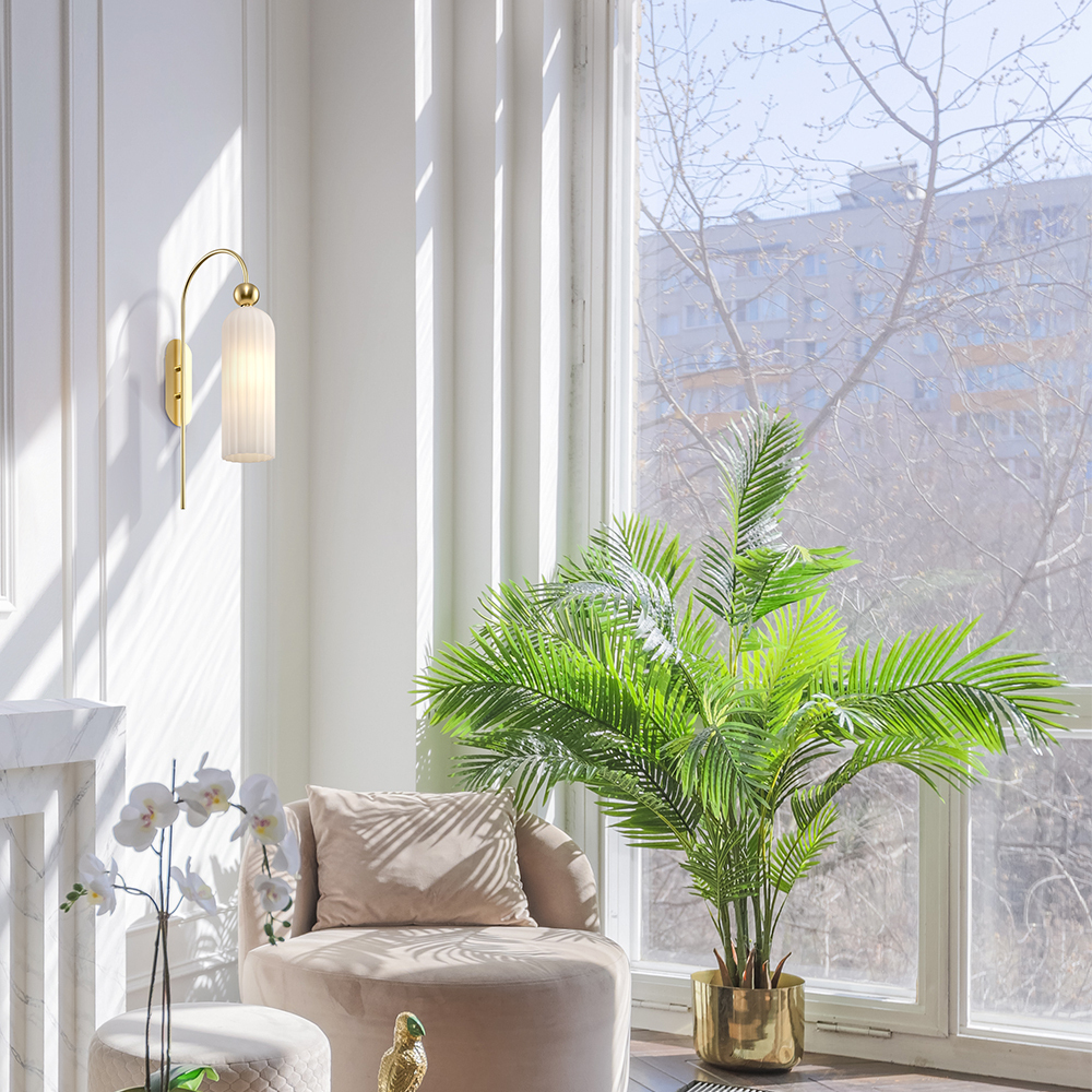 Antic 54cm Hvit vegglampe Fra Maytoni - Den riflede glasskoppen sprer en varm og behagelig glød, som skaper en innbydende atmosfære i alle rom.