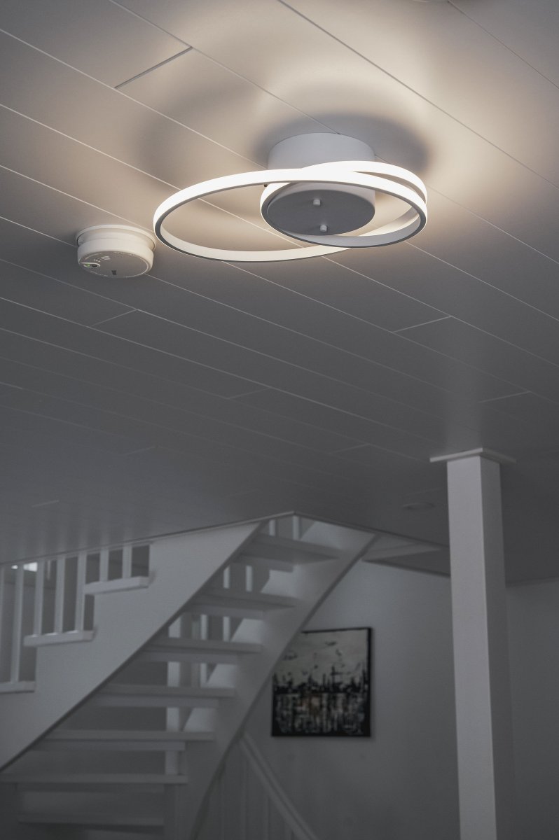Zibella Ø40 Hvit plafond Fra Trio Lighting - Den matt hvite fargeskalaen gj&oslash;r lampen allsidig og lett &aring; kombinere med ulike interi&oslash;rer, noe som gir et sofistikert og stilig inntrykk i ethvert rom.