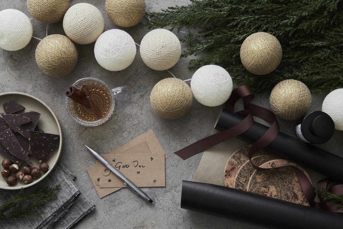 Irislights Gold 20-lights Gull Fra Irislights - Den elegante gullfargede lyslenken kommer fra Irislights og er en nydelig lyskilde laget av h&aring;ndlagde kuler i bomull og polyester.