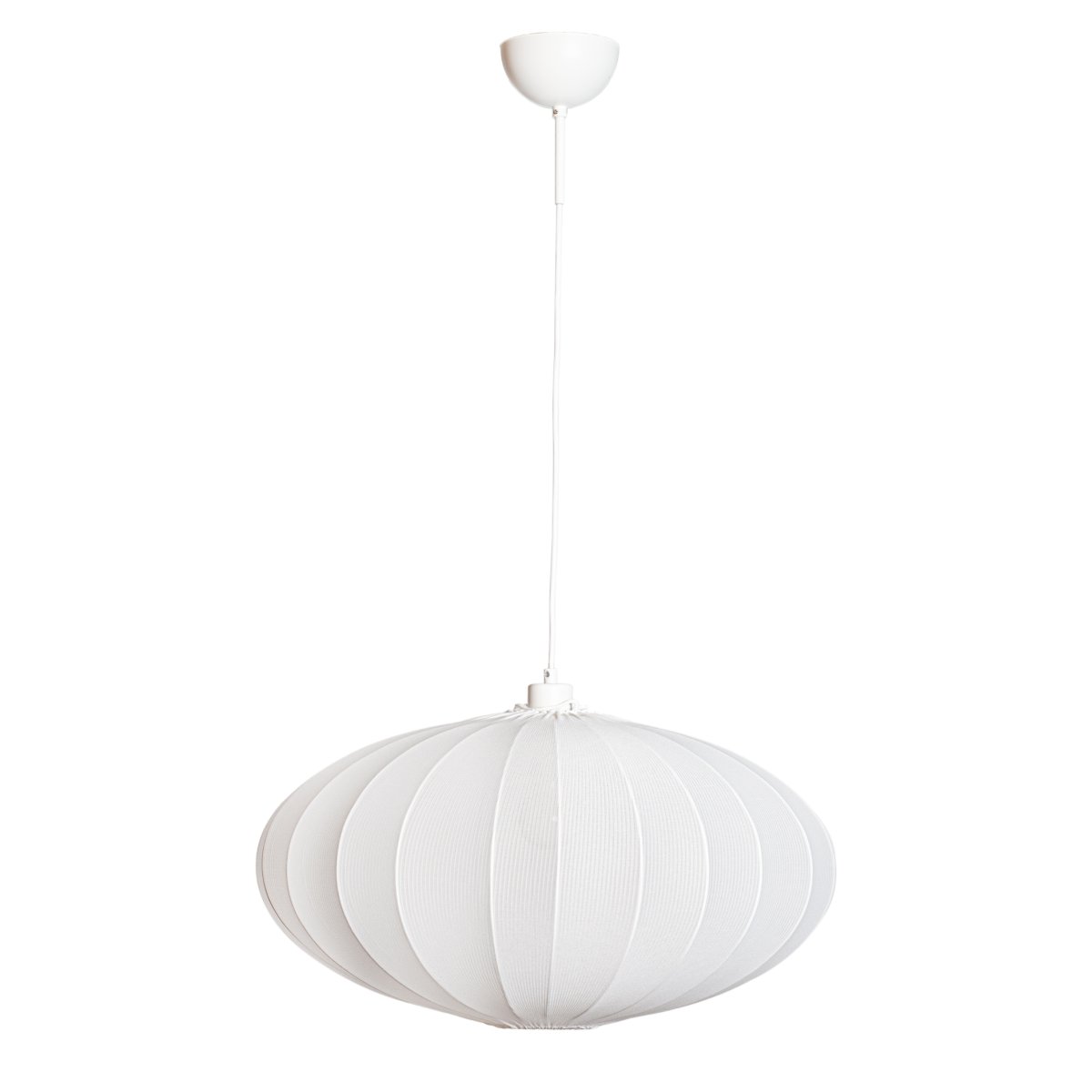 Isola Ø60 Hvit Taklampe Fra Cottex - Isola er en dekorativ taklampe med en mykt avrundet form og en hvit tekstilskjerm.