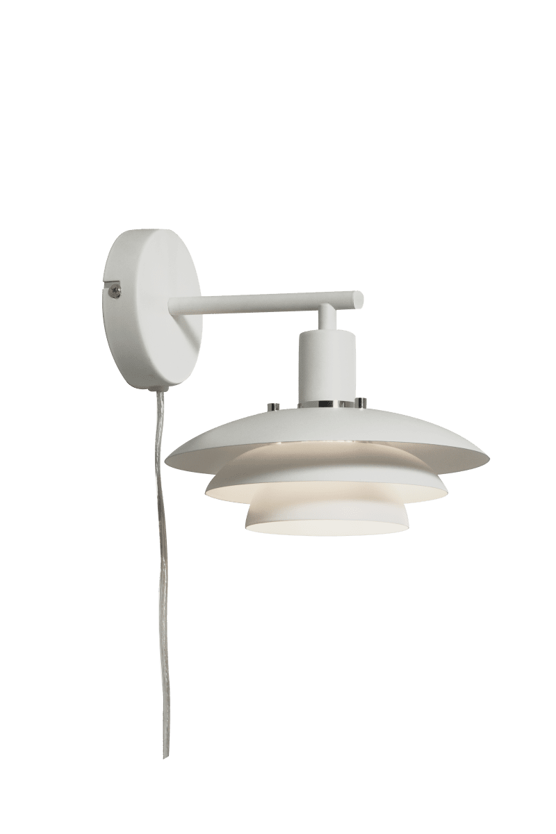 Epsilon 24cm Hvit vegglampe Fra Aneta Lighting - Epsilon leveres med doble sett med dekorative ringer og knotter, velg mellom krom og matt messing avhengig av hva som passer best til ditt hjem.