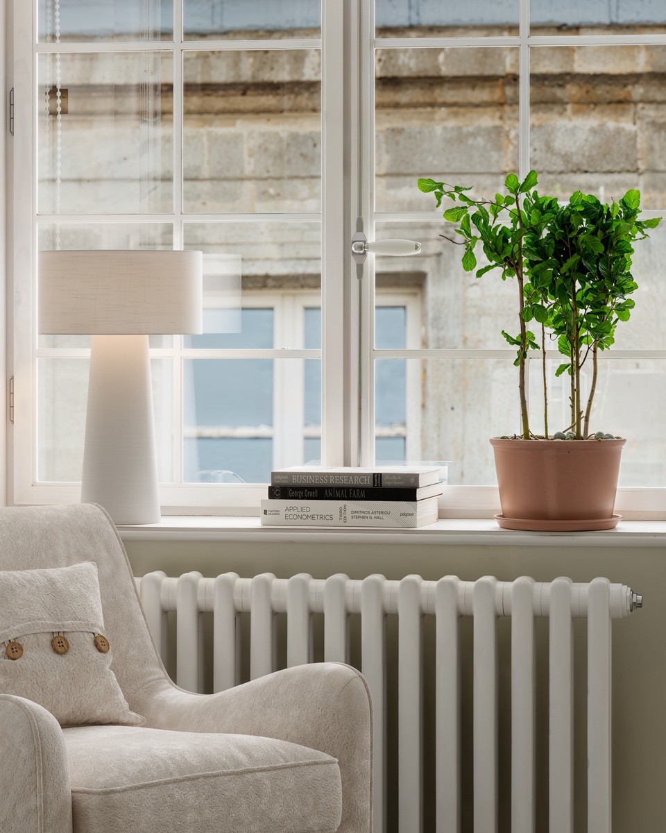 Linum 50cm Hvit bordlampe Fra By Rydéns - Linum er en stilig og dekorativ bordlampe i hvitt lin som skaper et mykt og harmonisk uttrykk i hjemmet.