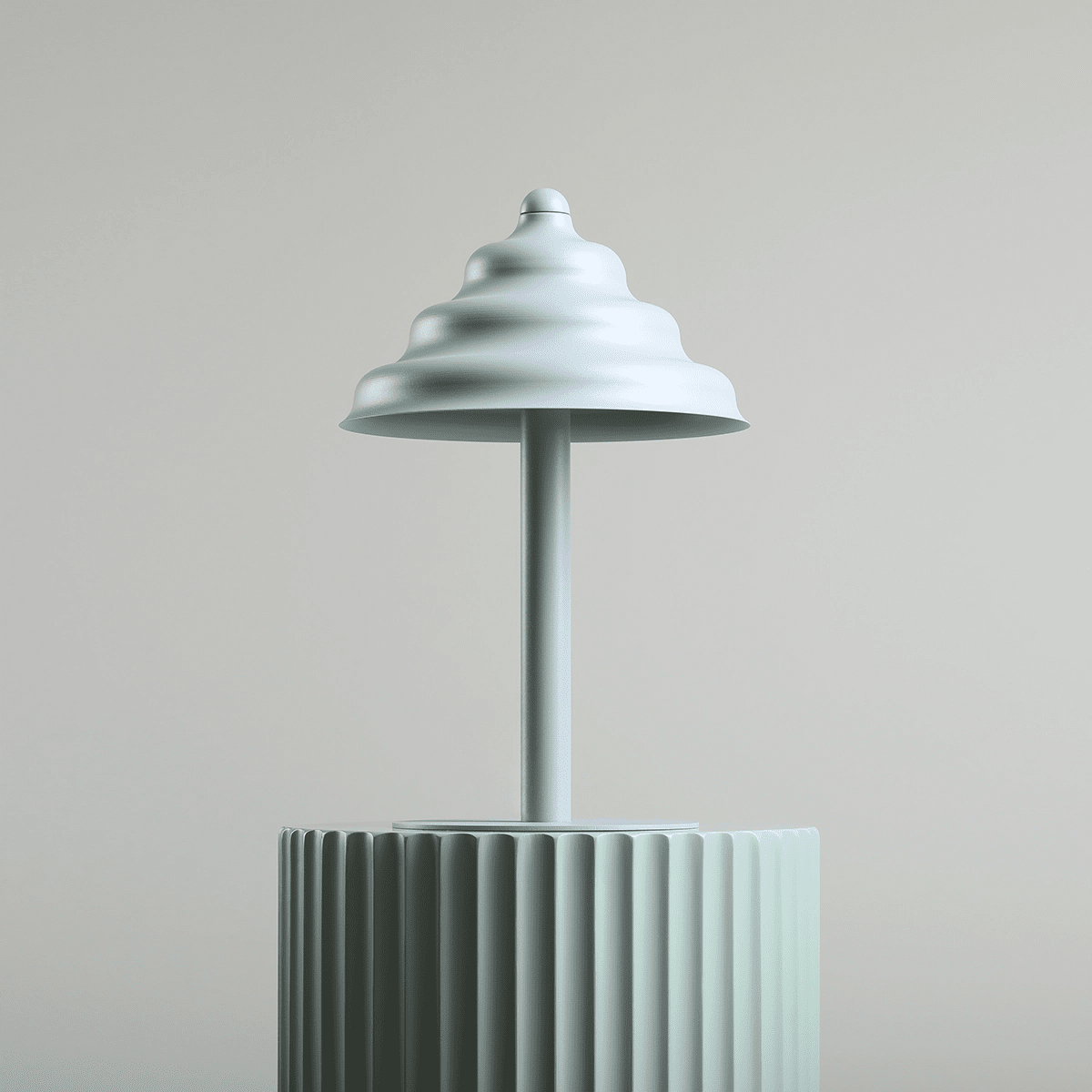 Wave 36cm Blå bordlampe Fra Artera - Lampen er laget av metall i en matt grå og blå; farge Leveres med ledning, strømbryter og støpsel.