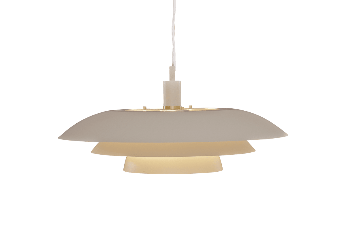 Epsilon Ø56 Beige Taklampe Fra Aneta Lighting - Epsilon leveres med doble sett med dekorative ringer og knotter, velg mellom krom og matt messing avhengig av hva som passer best til hjemmet ditt.