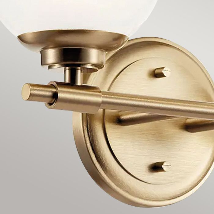 Benno 37cm Messing baderomslampe Fra Elstead Lighting - Benno vegglampe gir rommet et moderne og elegant preg.