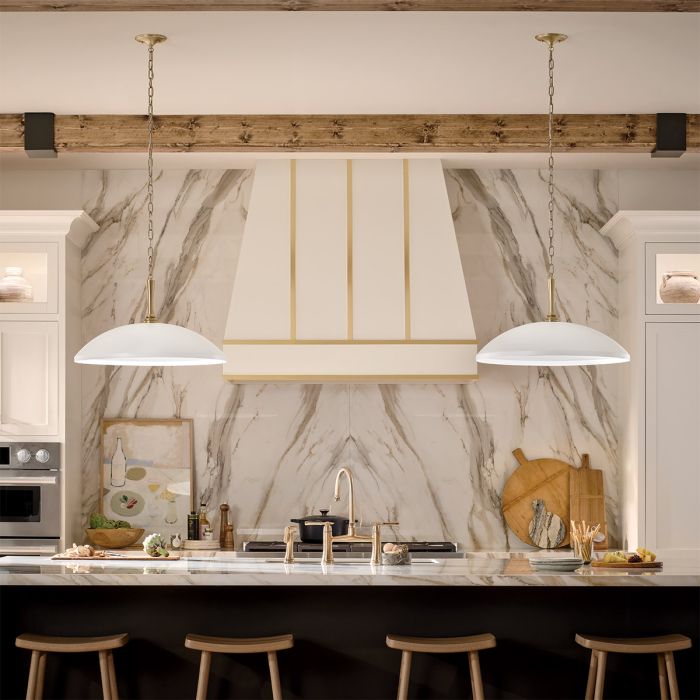 Delarosa Ø50 Hvit/bronse Taklampe Fra Elstead Lighting - Delarosa takpendellampe er en stilig og gener&oslash;s lampe som virkelig setter tonen i rommet.