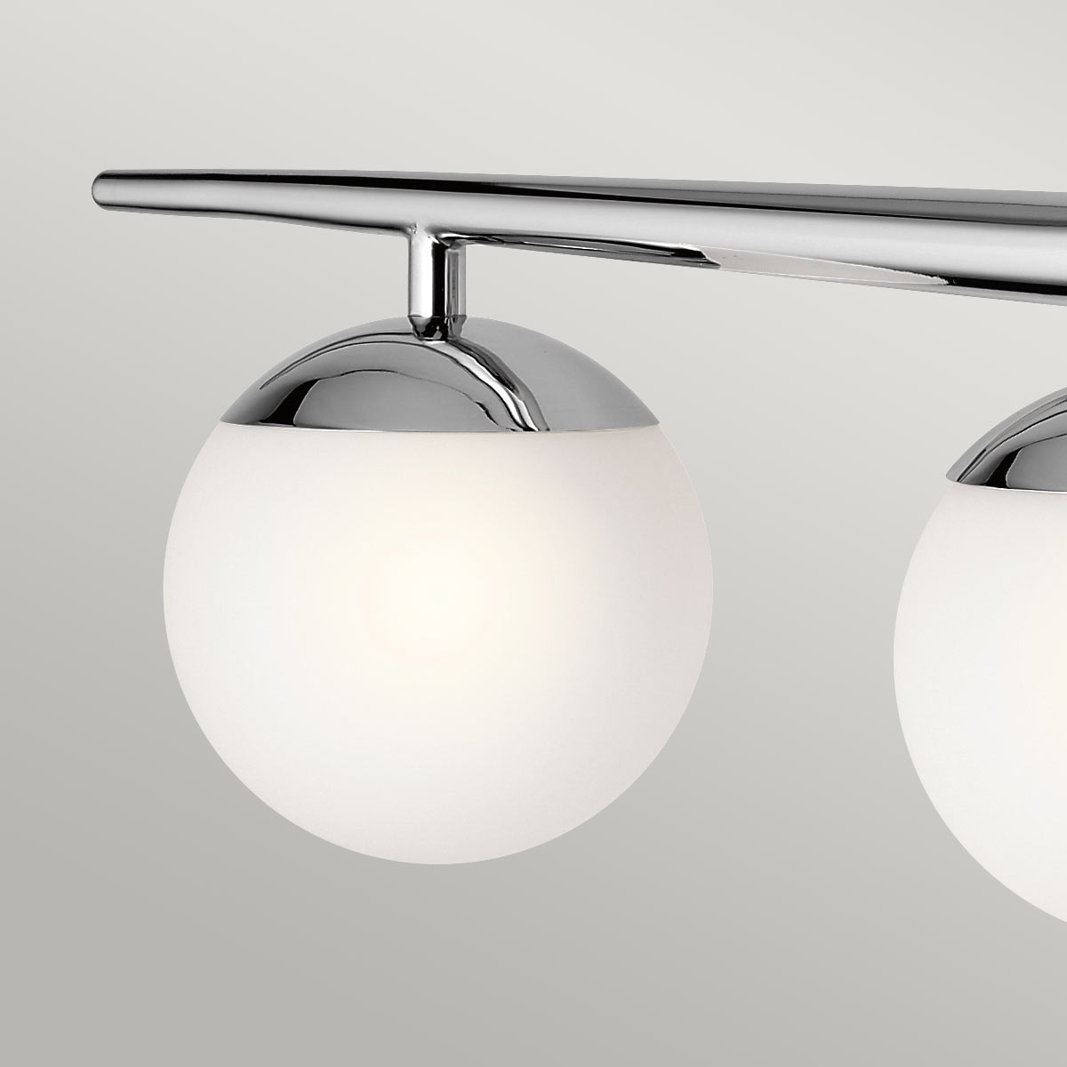 Jasper 62cm Polert krom baderomslampe Fra Elstead Lighting - Det stilige designet gj&oslash;r lampen b&aring;de praktisk og dekorativ p&aring; badet, med mulighet for &aring; montere den opp eller ned.