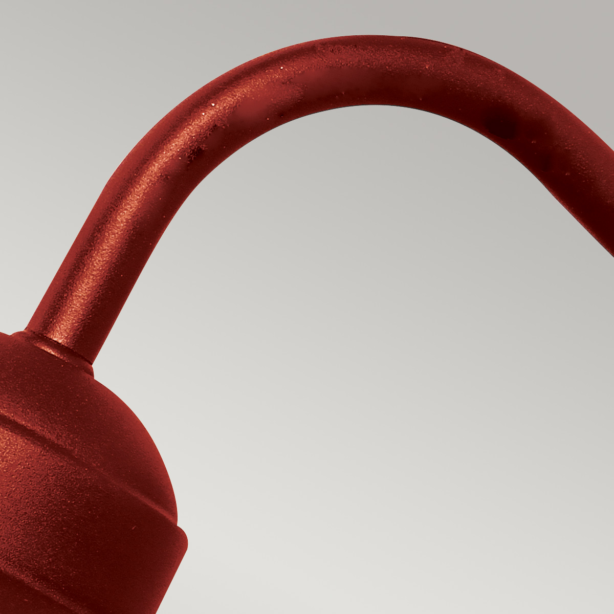 Klampenborg Ø28 RØD utendørslampe Fra Elstead Lighting - Tillverkad av rostfritt st&aring;l i oxid r&ouml;d finish och glas, erbjuder den en robust konstruktion som st&aring;r emot v&auml;der och vind.