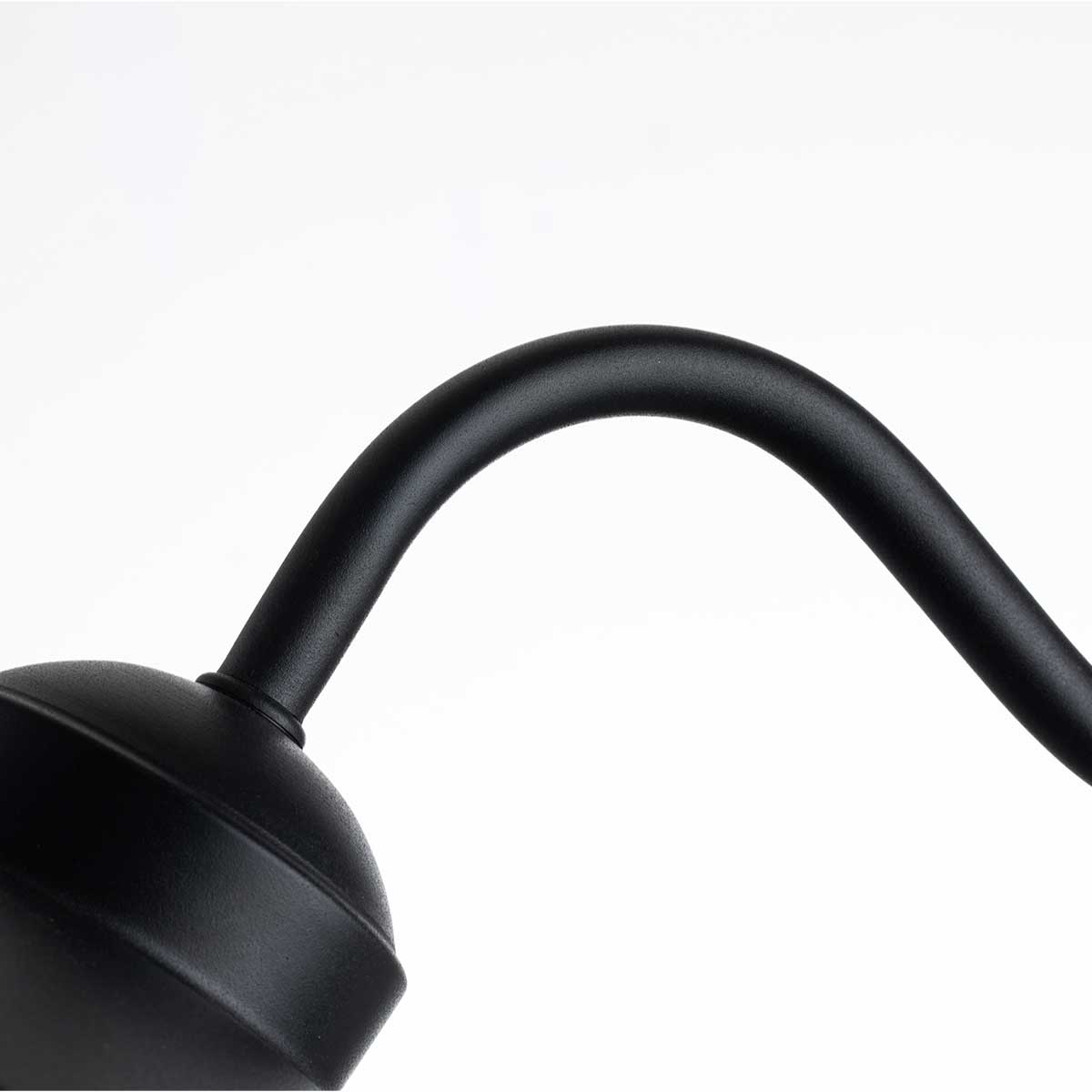 Klampenborg Ø28 Svart utendørslampe Fra Elstead Lighting - Klampenborg vegglampe har et moderne stabilt lanternedesign som kombinerer skandinavisk enkelhet med holdbarhet.