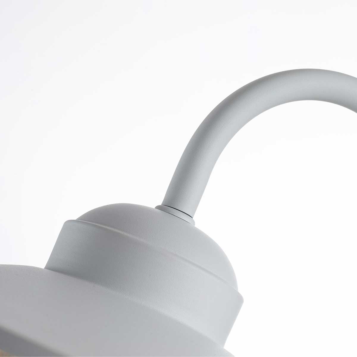 Klampenborg Ø28 Hvit utendørslampe Fra Elstead Lighting - Klampenborg vegglampe har et moderne stabilt lanternedesign som kombinerer skandinavisk enkelhet med holdbarhet.
