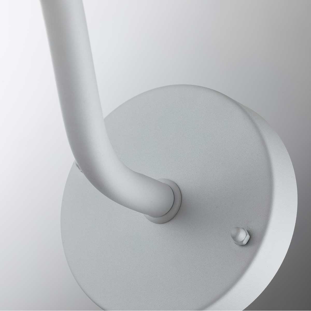 Klampenborg Ø28 Hvit utendørslampe Fra Elstead Lighting - Klampenborg vegglampe har et moderne stabilt lanternedesign som kombinerer skandinavisk enkelhet med holdbarhet.