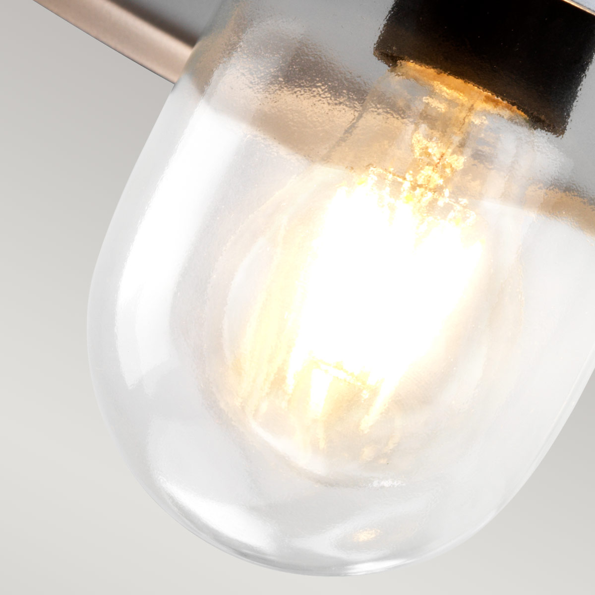 Klampenborg Ø28 Sølv utendørslampe Fra Elstead Lighting - Tillverkad av rostfritt st&aring;l i silverfinish och glas, erbjuder den en robust konstruktion som st&aring;r emot v&auml;der och vind.