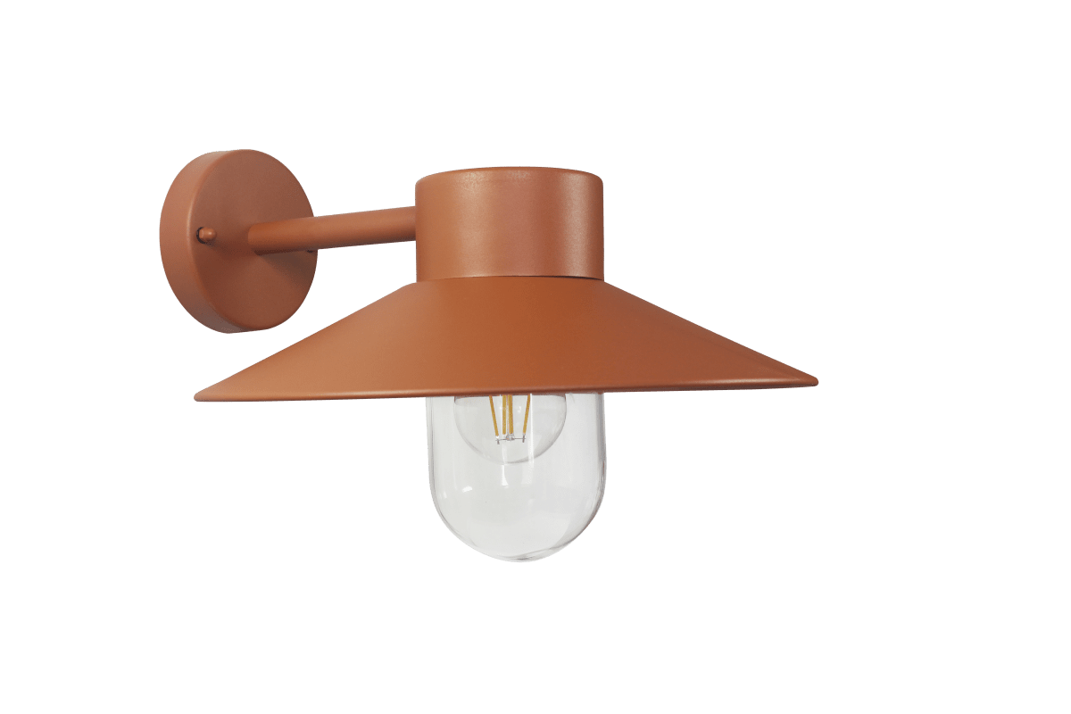 Onsala Rust utendørslampe Fra Nordic Lighting - Onsala er en klassisk vegglampe i rust/oransje, laget av aluminium og klart glass.