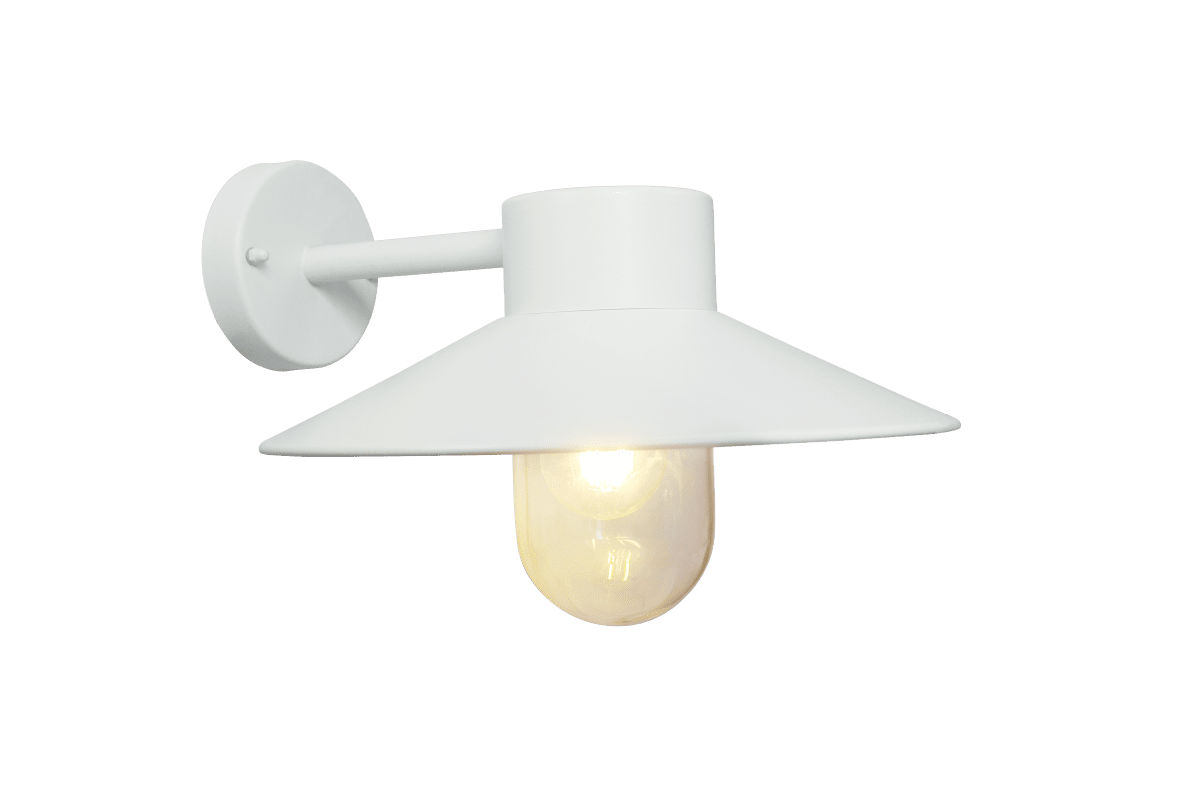 Onsala Hvit utendørslampe Fra Nordic Lighting - Onsala er en klassisk vegglampe i hvitt, laget av aluminium og klart glass.