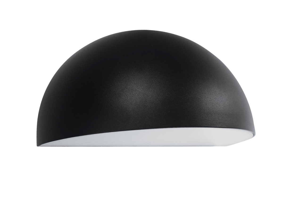 Karlskrona Svart utendørslampe Fra Nordic Lighting - Det anbefales &aring; plassere den ved inngangen, p&aring; terrassen eller p&aring; rekke og rad langs fasaden.