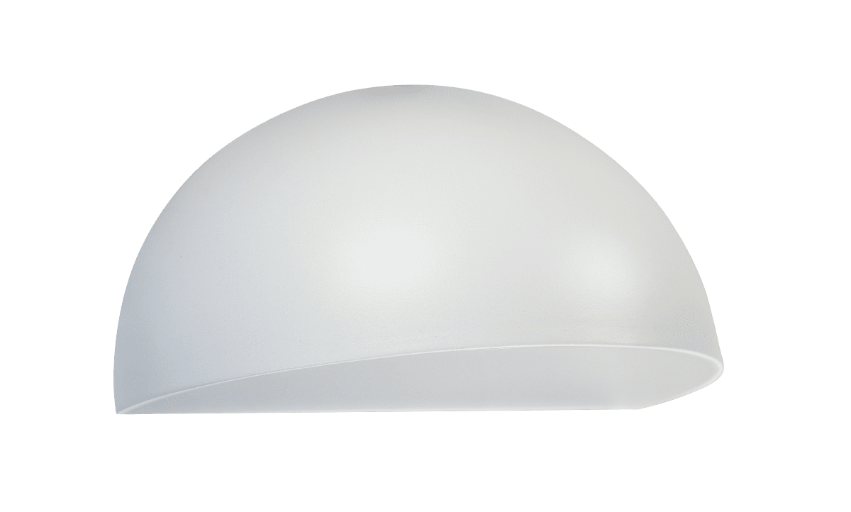 Karlskrona Hvit utendørslampe Fra Nordic Lighting - Lampen lyser fint ned p&aring; fasaden.