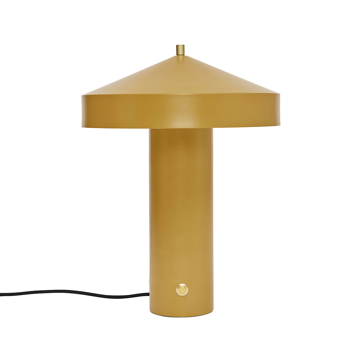 Hatto 40cm Mørk gul bordlampe Fra OYOY - Lampen er en del av den populære Hatto-serien og er tilgjengelig i flere moderne farger.