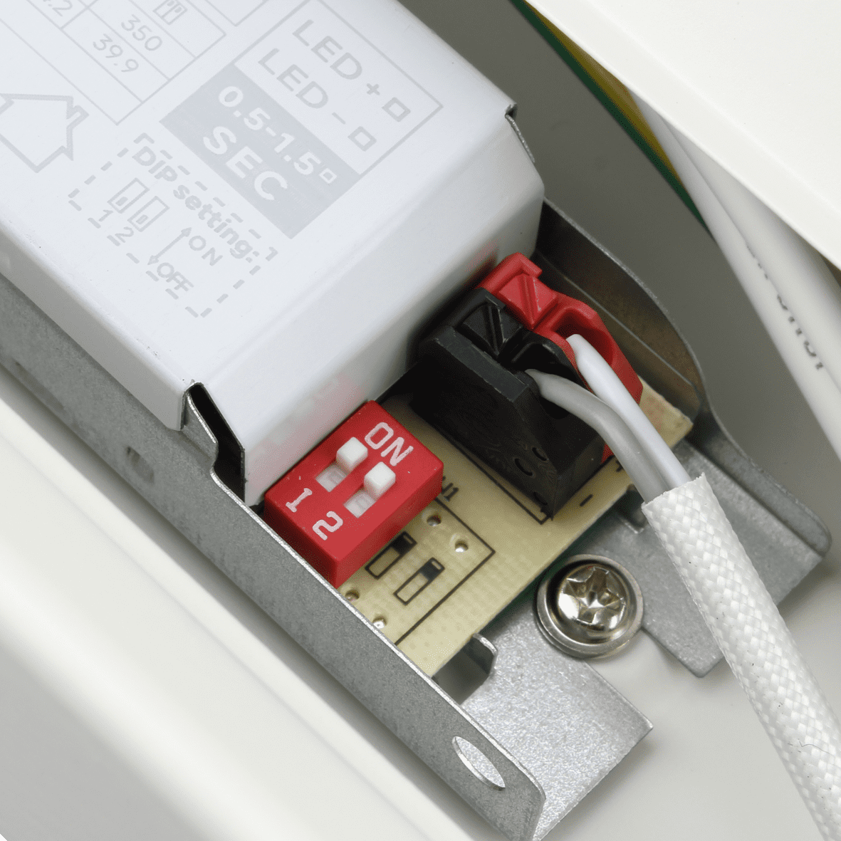 Liny Basic 4000K 130cm Hvit Fra Designlight - Liny Basic er en robust og energieffektiv industriarmatur med LED-teknologi, designet for generell belysning i industrielle og forretningsmilj&oslash;er der hvitt lys er &oslash;nsket.