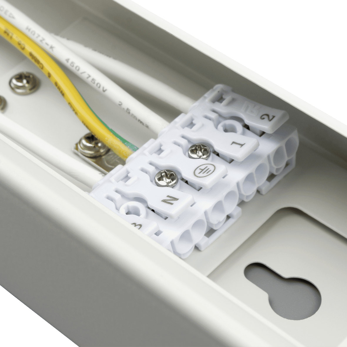 Liny Basic 4000K 130cm Hvit Fra Designlight - Liny Basic er en robust og energieffektiv industriarmatur med LED-teknologi, designet for generell belysning i industrielle og forretningsmilj&oslash;er der hvitt lys er &oslash;nsket.