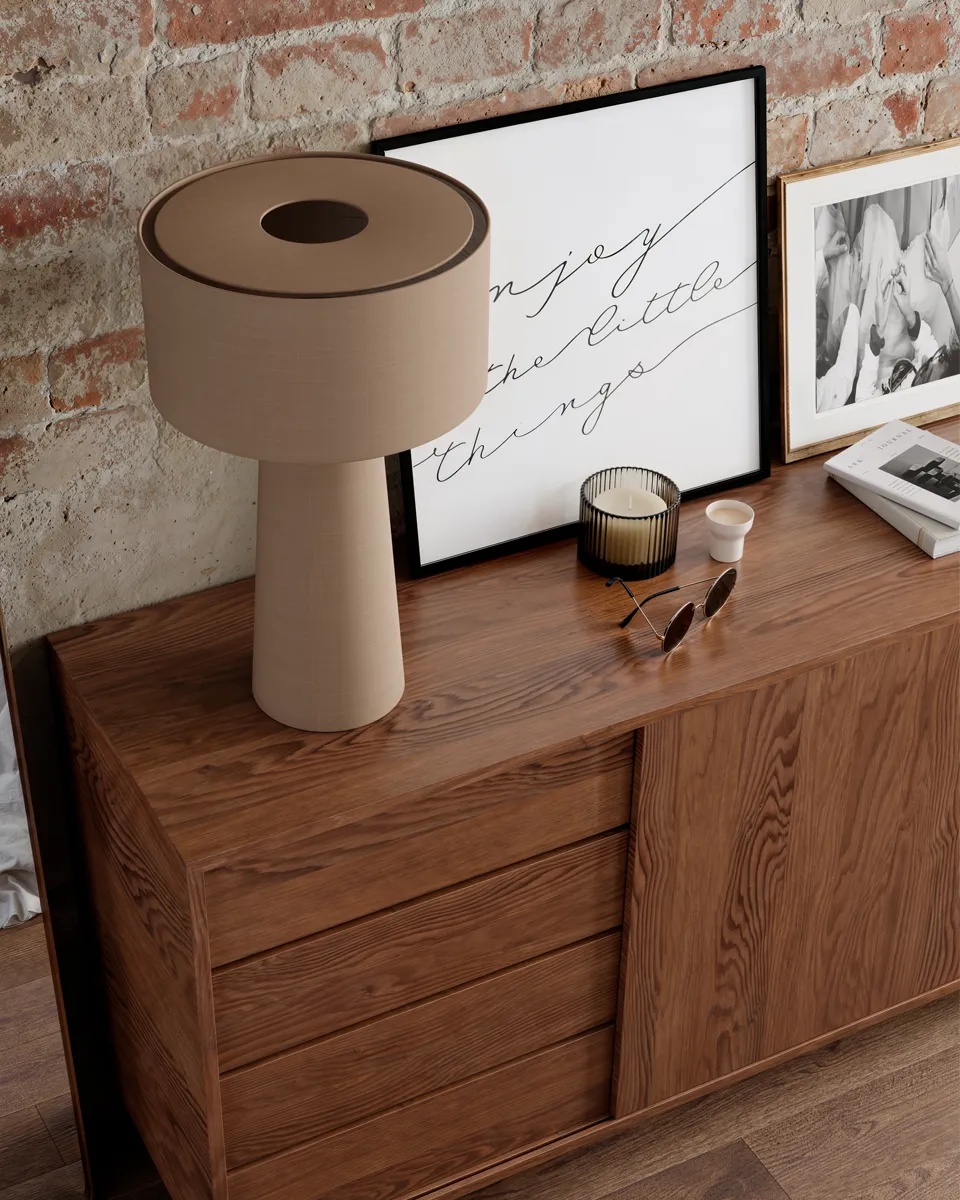 Linum 50cm Beige bordlampe Fra By Rydéns - Linum er en stilig og dekorativ bordlampe i beige lin som skaper et mykt og harmonisk uttrykk i hjemmet.