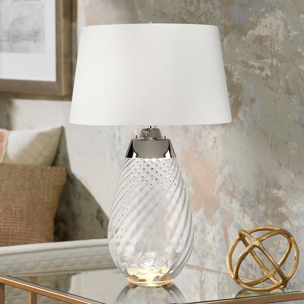 Lena 74cm Hvit/røyk bordlampe Fra Elstead Lighting - Sk&auml;rmen &auml;r av satinmjuk textil i en offwhite f&auml;rg med en matt silverlaminerad insida.