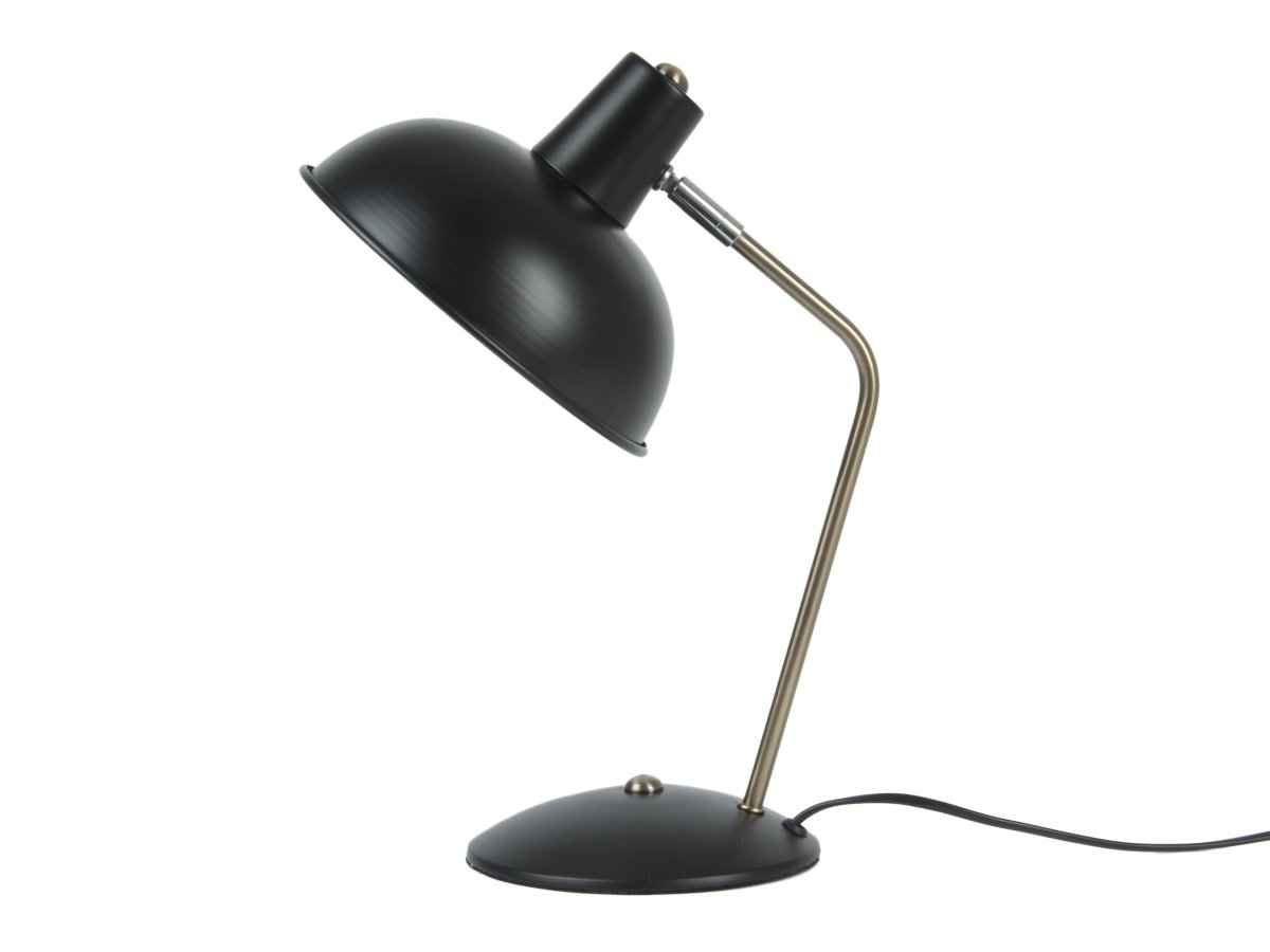 Hood 38cm Svart skrivebordslampe Fra Leitmotiv - Den bevegelige skjermen med hvitt innside gir en jevn og behagelig lysfordeling, perfekt for lesing eller arbeid.