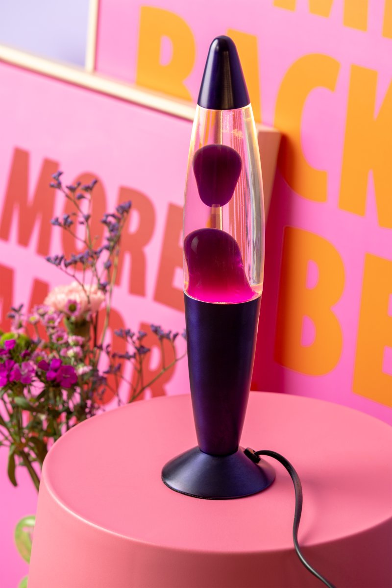 Rocket 35cm Lilla barnelampe Fra Leitmotiv - Lavalampen gir et mykt, levende lys som beveger seg i organiske former, perfekt for et barnerom eller som en kreativ og dekorativ detalj i hjemmet.