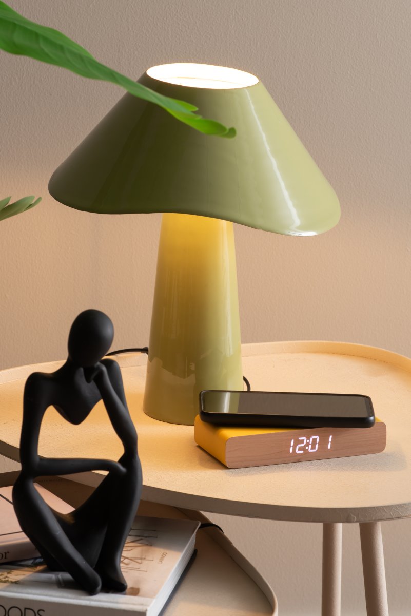 Ameno 33cm Grønn bordlampe Fra Leitmotiv - Ameno er en stilig bordlampe i metall med en blank grønn finish som gir et mykt og harmonisk uttrykk.
