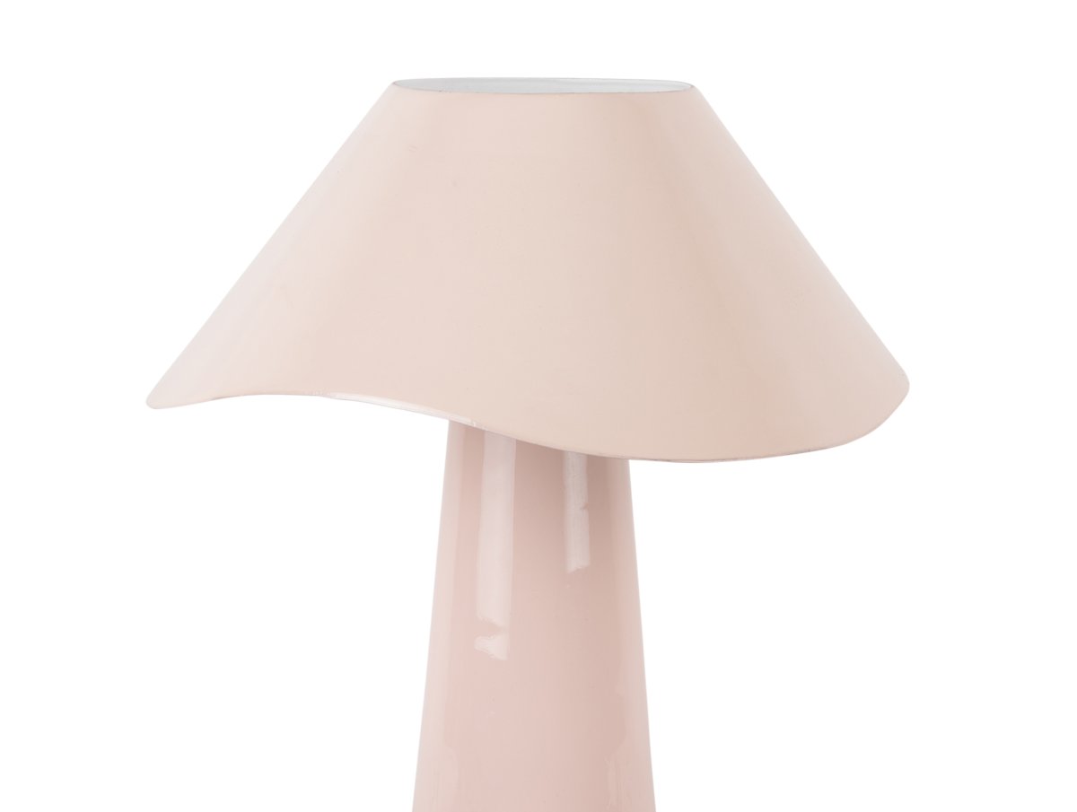 Ameno 33cm Lys rosa bordlampe Fra Leitmotiv - Ameno er en stilig bordlampe i metall med en blank lys rosa finish som gir et mykt og harmonisk uttrykk.